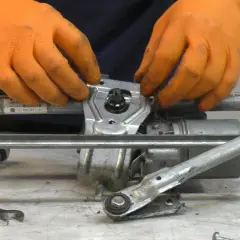 Zatarty mechanizm wycieraczek Sharan? Napraw to sam i oszczędź!