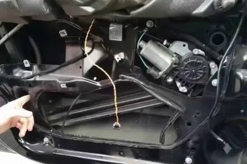BMW E46: Szyba nie działa? Napraw mechanizm sam! Poradnik + koszty