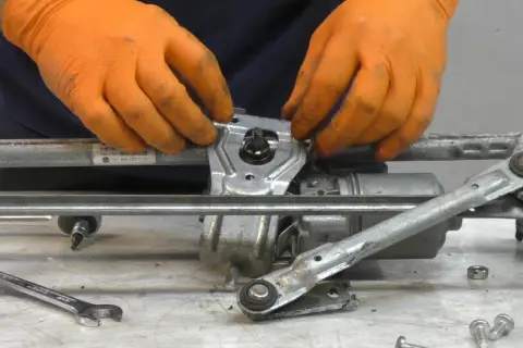 Zatarty mechanizm wycieraczek Sharan? Napraw to sam i oszczędź!